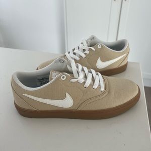 Nike SB skateboard Check Solar Women’s Shoe